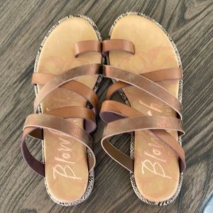 Blowfish Malibu brown flat sandals new/ not worn S 7.5